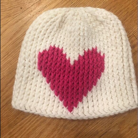 Girls heart  crochet knit hat beanie white - Picture 1 of 1
